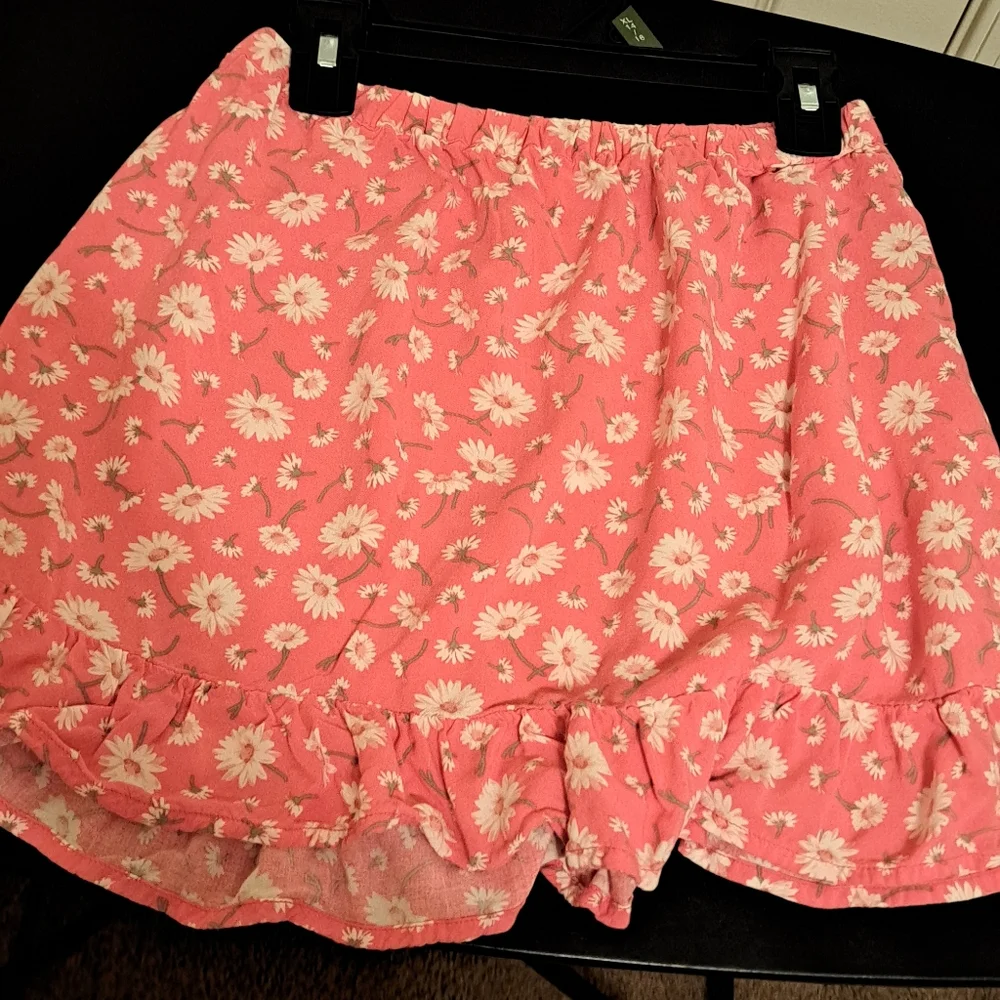 Childrens Place Girls Pink Floral Ruffle Top and Shorts Set, good preloved